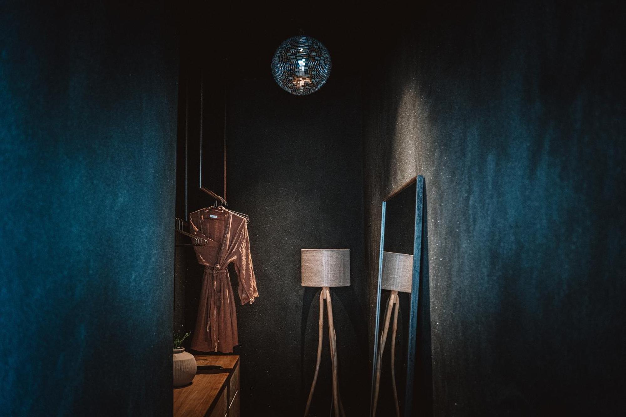 Oshom Bali At Nuanu Creative City Selemadeg Kültér fotó