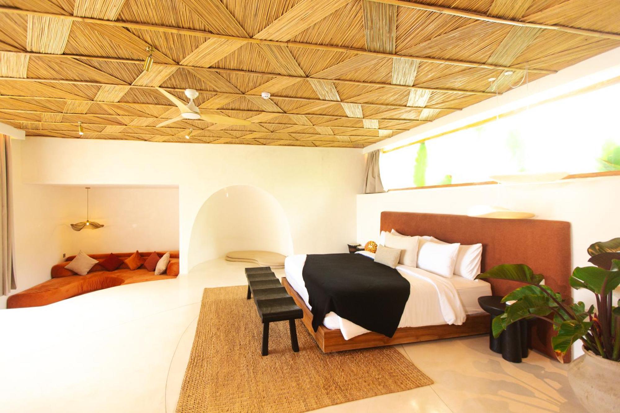 Oshom Bali At Nuanu Creative City Selemadeg Szoba fotó